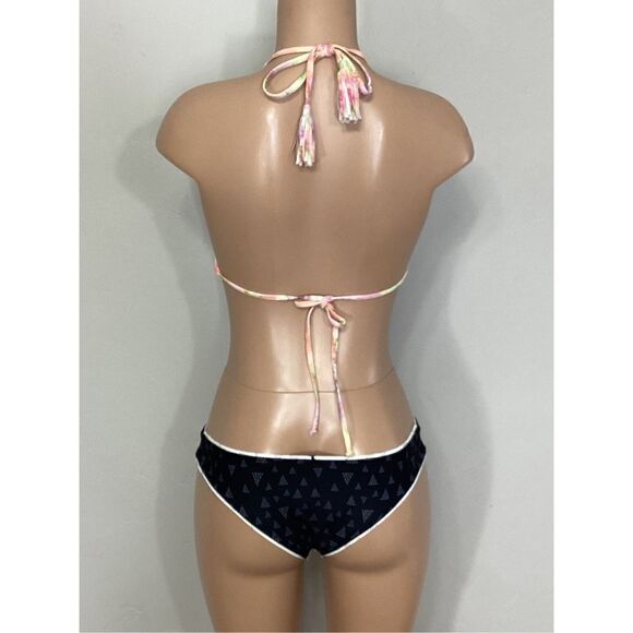 New. REEF reversible triangle cheeky bikini. - Picture 7 of 12